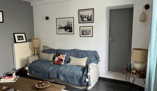 Walking distance to beach and shops, family home with fully enclosed garden.