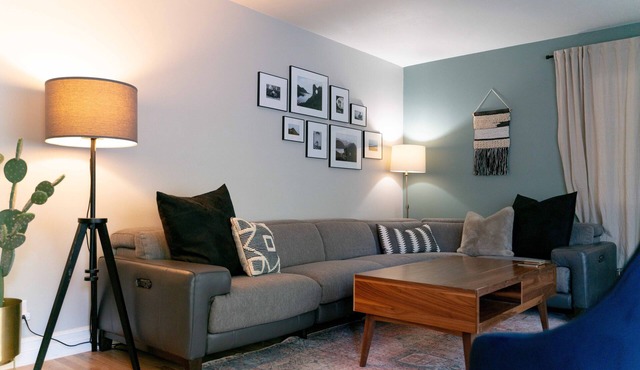 Walking Distance to Hiking & Biking Trails, 20 Minutes to Skiing