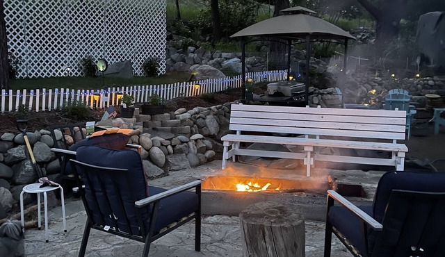 Walking distance to Lake, golf, restaurants and bar