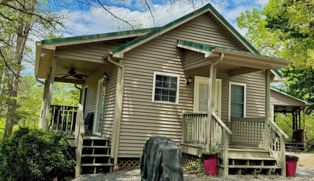 Walking Distance to Lake James: Private Resort Amenities