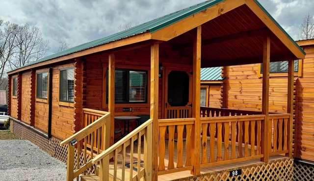 Walking Distance to Lake James: Private Resort Amenities