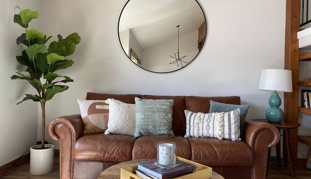 Walking distance to lake, Modern condo w INDOOR POOL, HOT TUB, and GYM