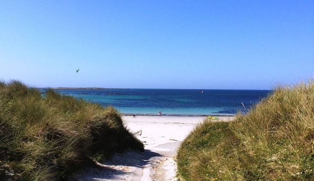 Walking distance to the beach, Villa 6 Pers Gîte de France n°17211, CLOSED GARDEN, QUIET, GR34.