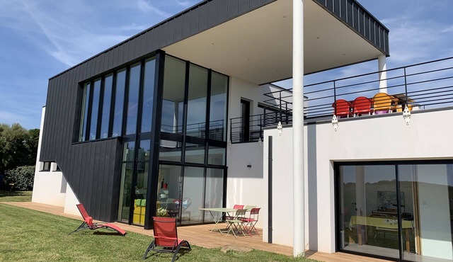 Walking distance to the sea - exceptional view - modern villa