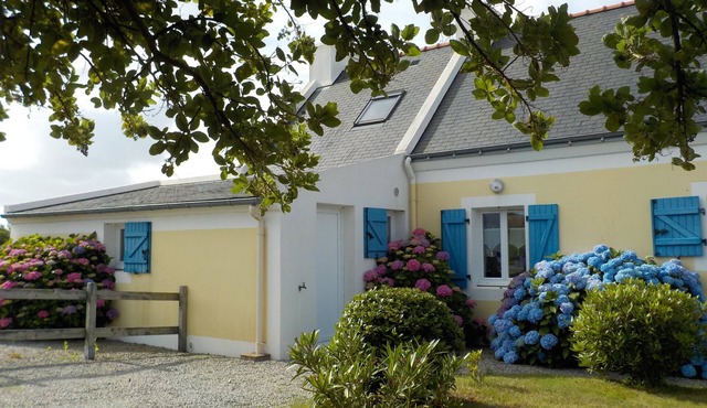 Walking distance to the beach, with a nice wiev on the see and the country.