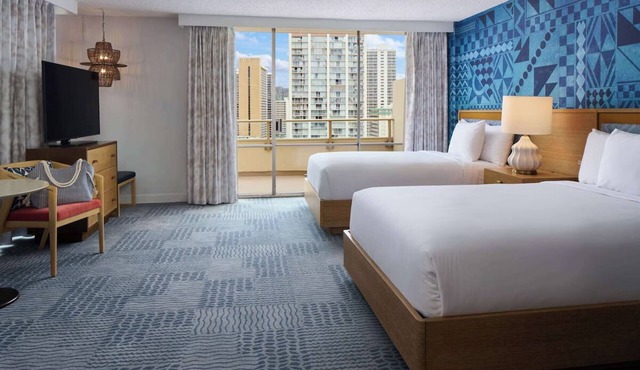 Walking Distance To The Beach! Waikiki View, Pets Allowed!