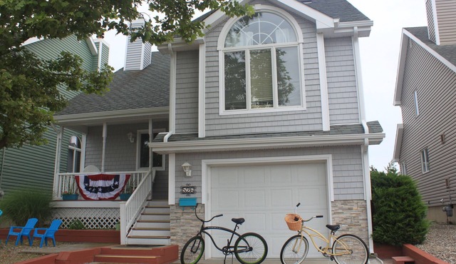 Walking Distance to the Beach, Beautiful Sunset Views + Voted #1 Beach in NJ.