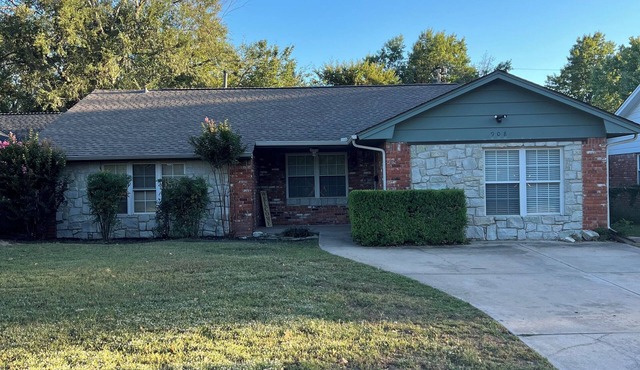 Walking distance to the Stadium! Charming 3-bedroom house in lovely Norman