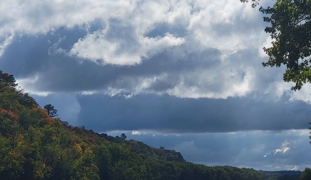 Walking Distance to the St. Croix River & Downtown