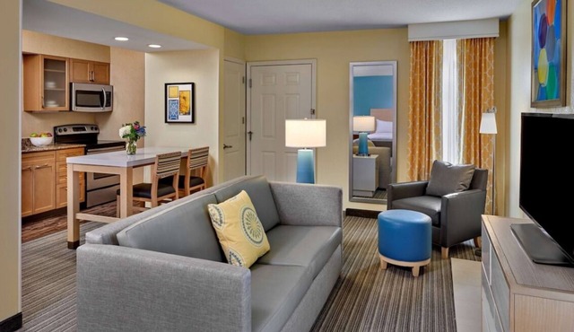 Walking distance to Chesterfield Mall! W/ Pool, BBQ, Picnic & Sports Facilities!