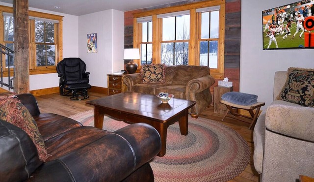 Walking distance to downtown - 3 bedroom/2.5 bath
