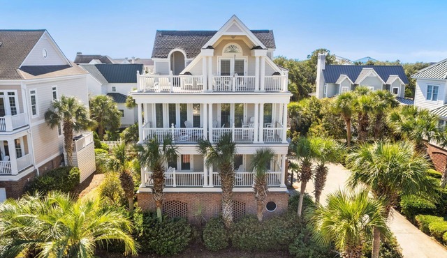 Walking distance to the beach in conveniently located Ocean Park