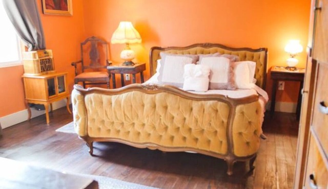 Walking distance to French Quarter and Frenchmen Street with Pool!