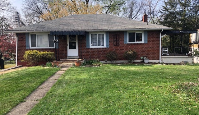 Walking Distance to US Open 0.5 Mi-Ranch House w/parking, 2-bedroom w/AC, WiFi