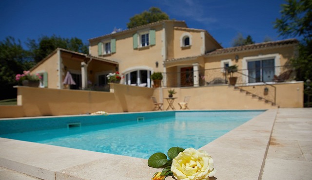 Walking distance to Uzes. Family friendly villa with pool, private surroundings.