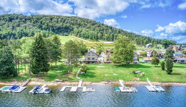 Walking Distance to Wisp. Spacious, 4-bedroom home in the heart of Deep Creek.