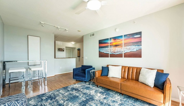 Walking Distance to the Beach -10 min drive to Delray - Pet Friendly Condo