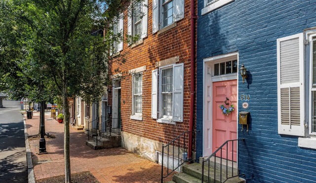 Walking distance to everything downtown, minutes to Mary Washington