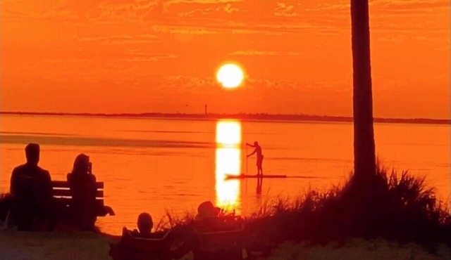 Walking Distance To The Beach/Free Bikes