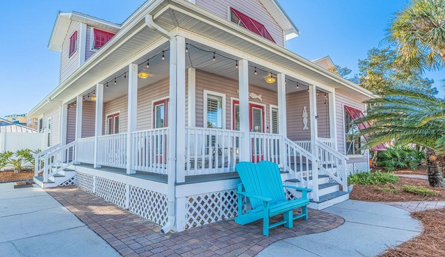 Walking on Sunshine - 5 mins to beach, white picket fence neighborhood!