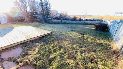 Walkout Basement Suite, 2 BDR 4BD, Bright and Spacious