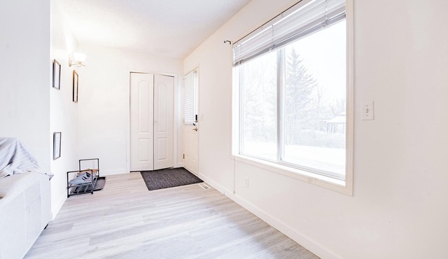 [Walkout Basement Suite] Spacious and Cozy, 2 Bedroom 4 Bed