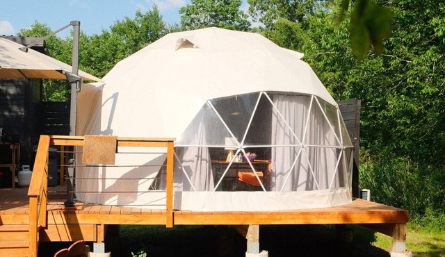 Walkout Dome with private hottub