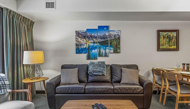 Walkout to Hot tub | BBQ | Clean & Cozy 1 Bed Unit