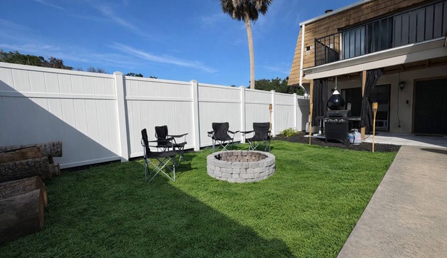 Wall Street Retreat - Modern , Luxury, Near Beach!