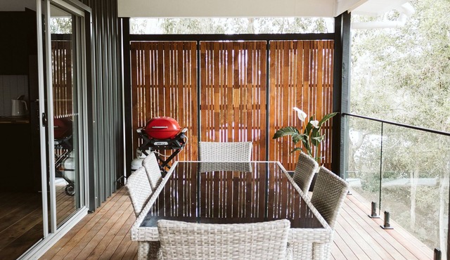 Wallaby House - Family House in Private Parkland Setting with Lake View