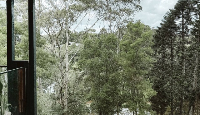 Wallaby - Private 2 Bedroom, 2 Bathroom House Overlooking Ponds and Parkland