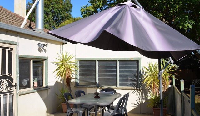 Wallace Cottage, cozy modern style, Rutherglen. Dog friendly!