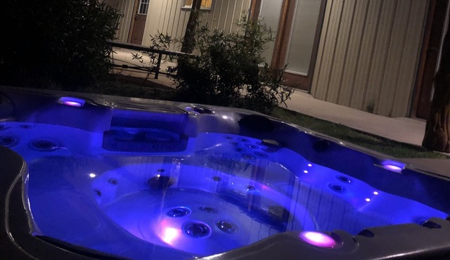 Wallace Ranch w/arena, corrals, fire pit, pool table, outdoor shower & HOT TUB!