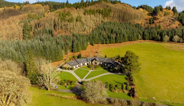 Walled Garden Mews 6 - a mews cottage that sleeps 6 guests in 2 bedrooms