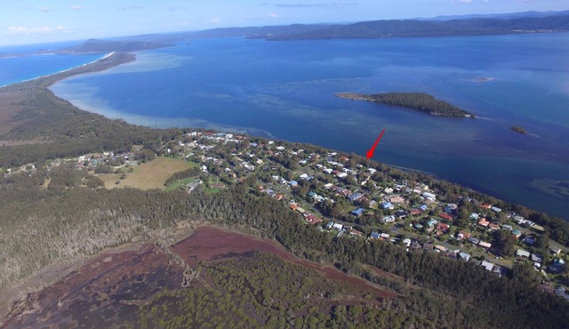 Wallis Lake Retreat - Between the ocean and the lake!