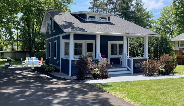 Walloon Lake Cottage; Minutes Walk to Water & The Village