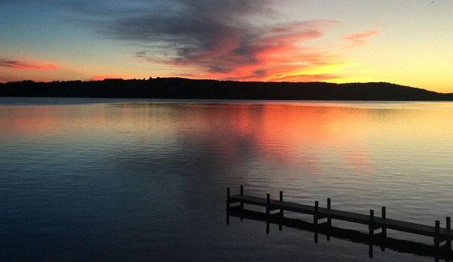 WALLOON SUNSETS! BEST WEST ARM LOCATION! KAYAKS & SUPS! SEE OUR REVIEWS!