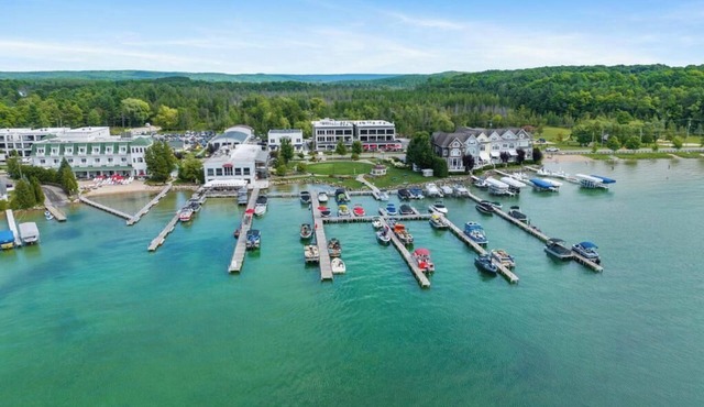 Walloon Village 1 Bedroom Condo Across From The Lake! 7 night minimum.