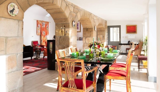 WALLTOWN BYRE - Stylish, dog friendly barn conversion with hot tub sleeping 6