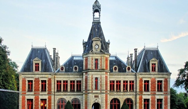 WALMATH CASTLE - HISTORICAL RESIDENCE BETWEEN PARIS AND TOULOUSE