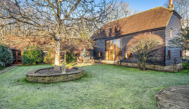 Walnut Barn - 5 bedrooms - sleeping up to 10.