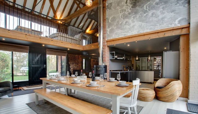 Walnut Barn - Four Bedroom House, Sleeps 8