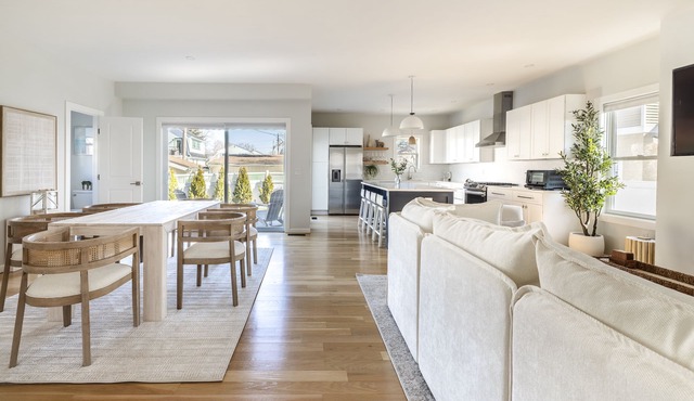 Walnut Beach Luxury House with Private Beach Access