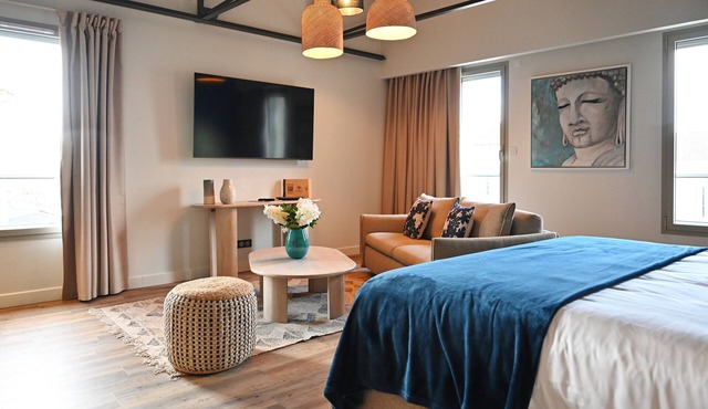 Walnut Bistro & Suites