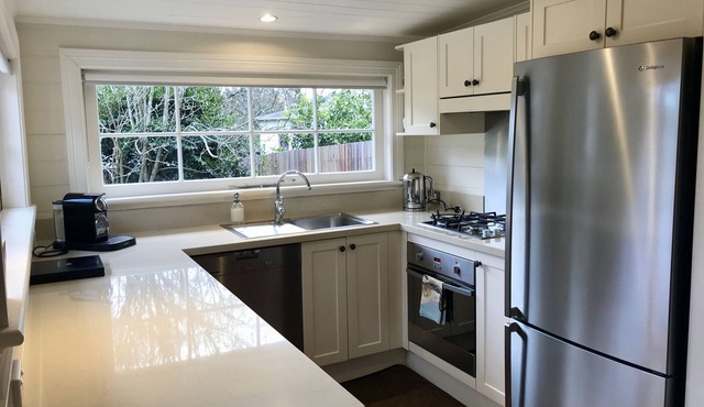 Walnut Cottage - Relaxing Country Charm