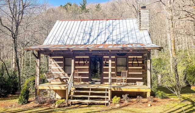 Walnut Falls on Betty's Creek - 1 BR cabin + Open Sleeping Loft