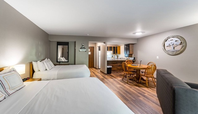 Walnut Fireside Deluxe Suite @ the Inn