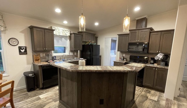 Walnut Getaway. Quiet Country Retreat. Dog friendly.