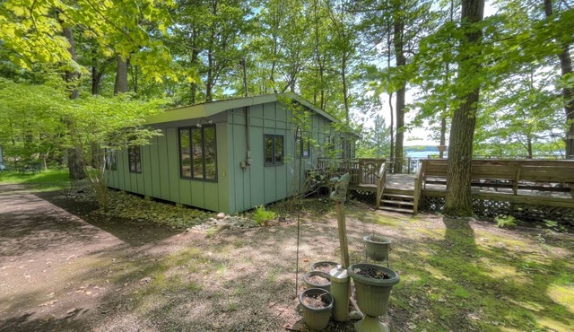 Walnut Grove | Family Waterfront Cottage on Sand Lake