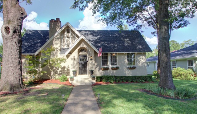 Walnut Manor - Business Casual - Families Welcome